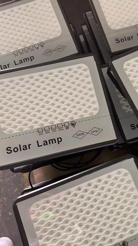 Solar Flood Light with Battery Indicator